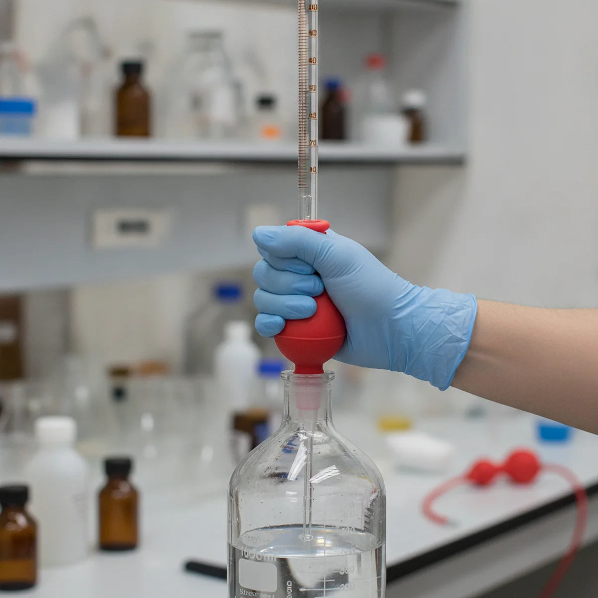 Squeezing the fill bulb of an automatic burette system