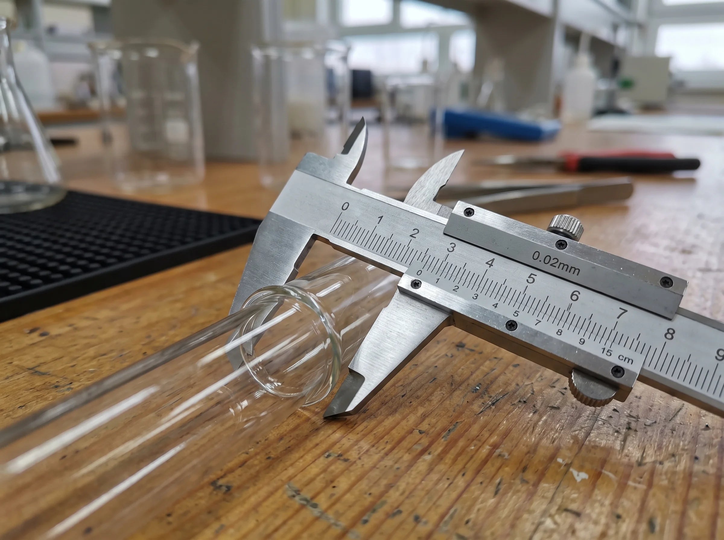 Caliper measuring internal diameter of a glass tube