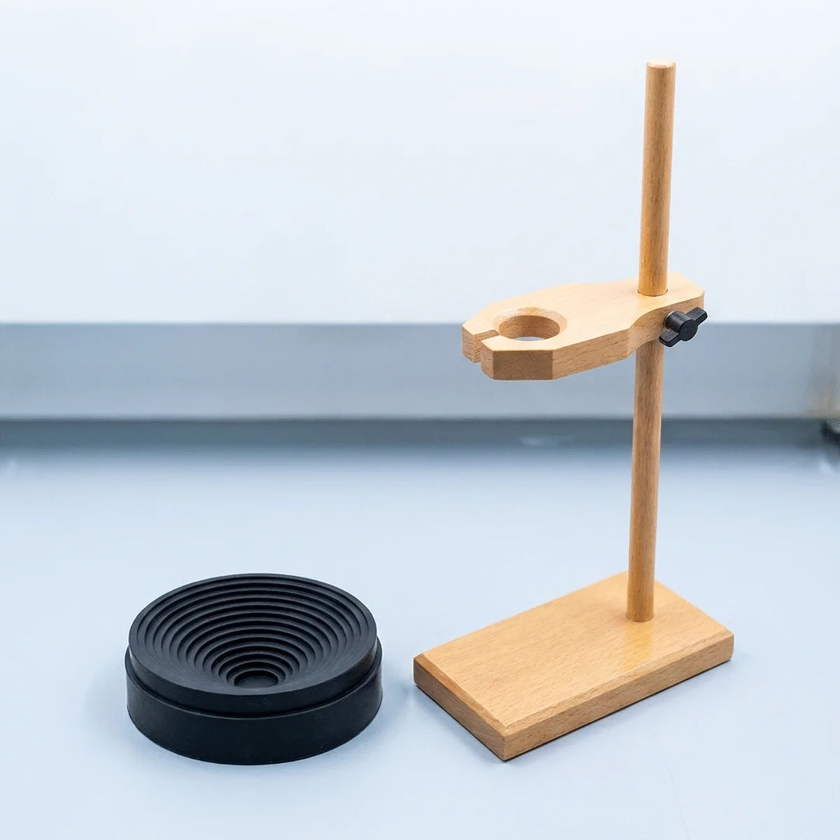 Flask ring stand versus funnel stand