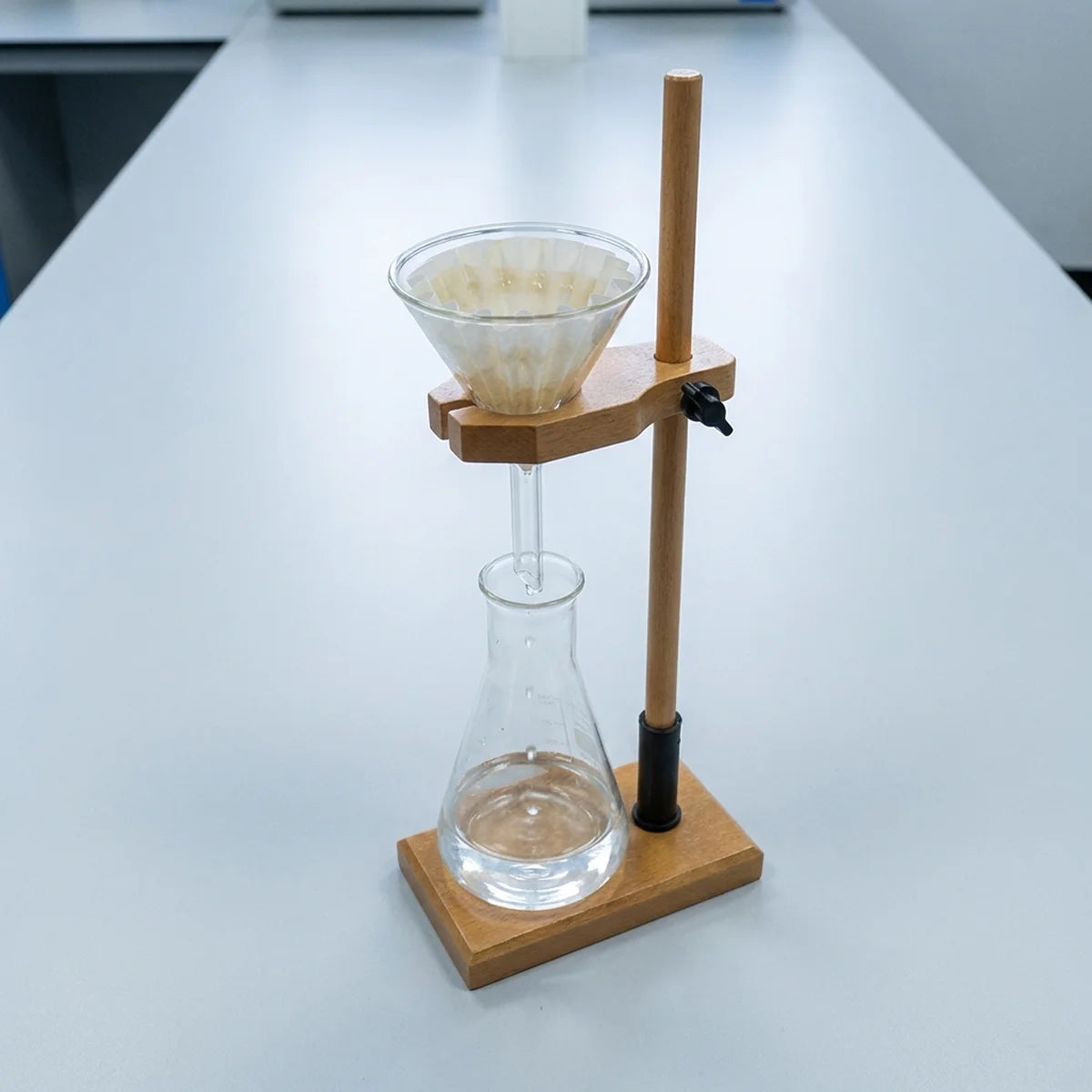 Funnel stand used for filtration