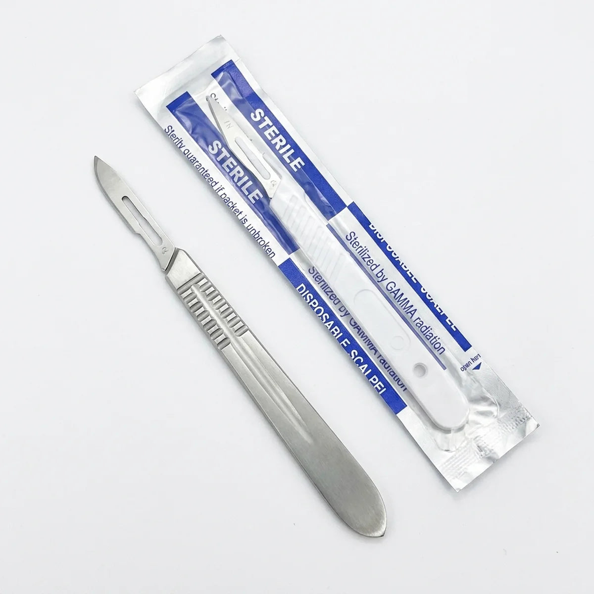 Reusable versus disposable scalpel